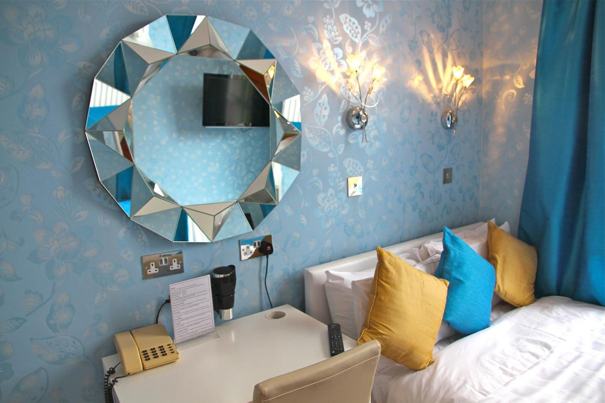 Crompton Guest House Hounslow Eksteriør bilde