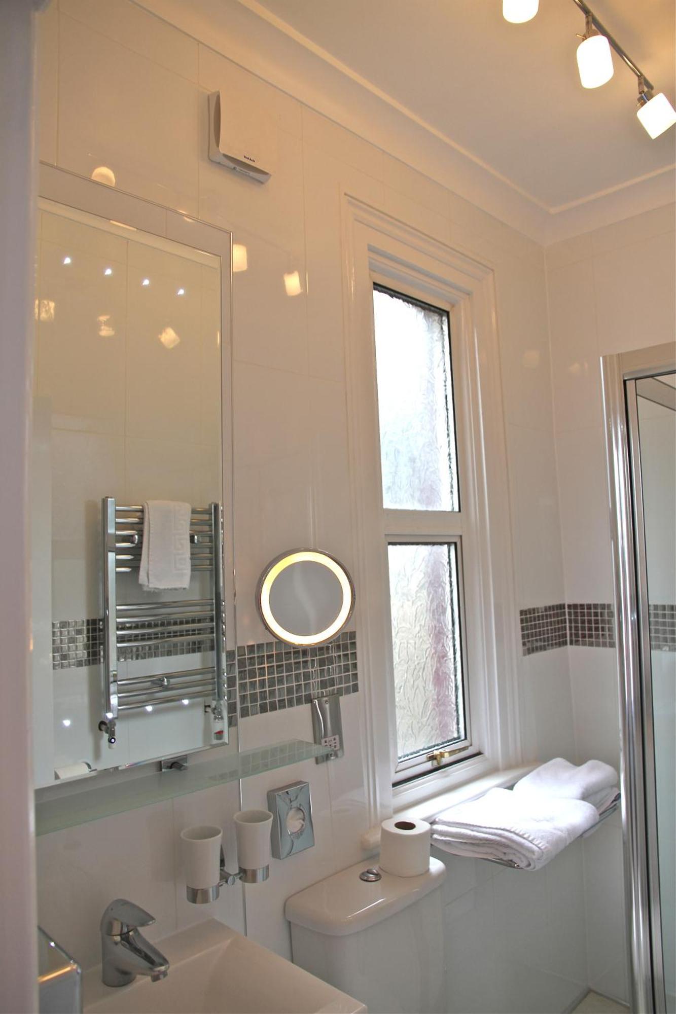 Crompton Guest House Hounslow Eksteriør bilde