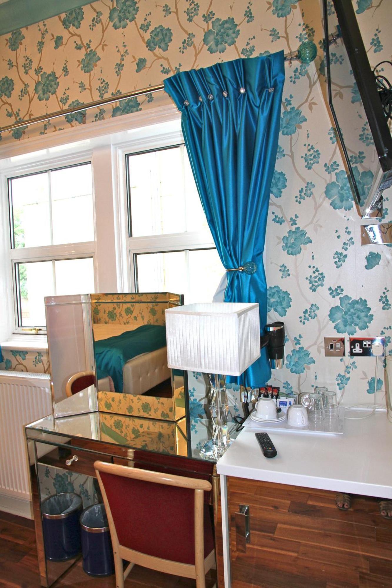 Crompton Guest House Hounslow Eksteriør bilde