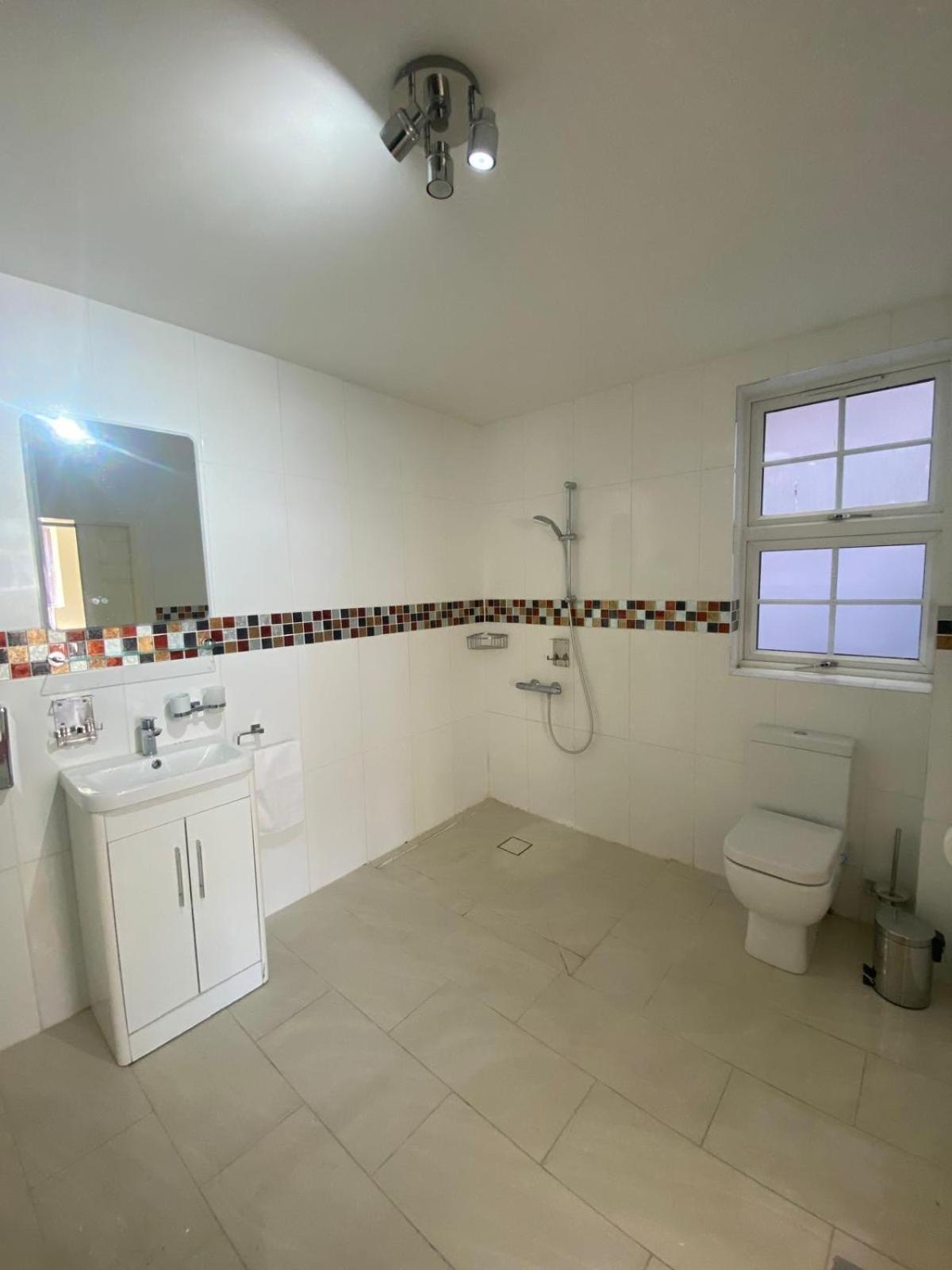 Crompton Guest House Hounslow Eksteriør bilde