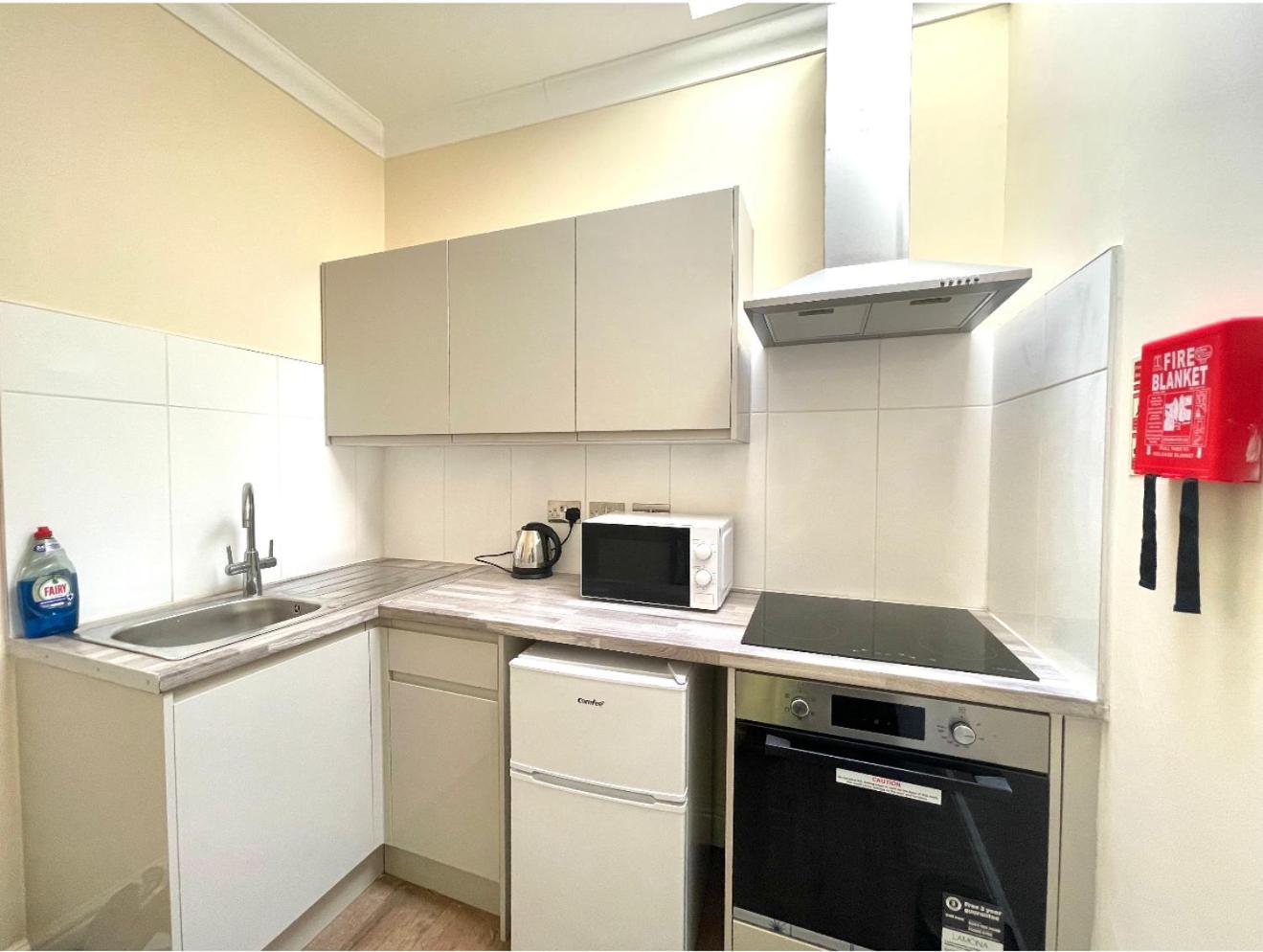 Crompton Guest House Hounslow Eksteriør bilde