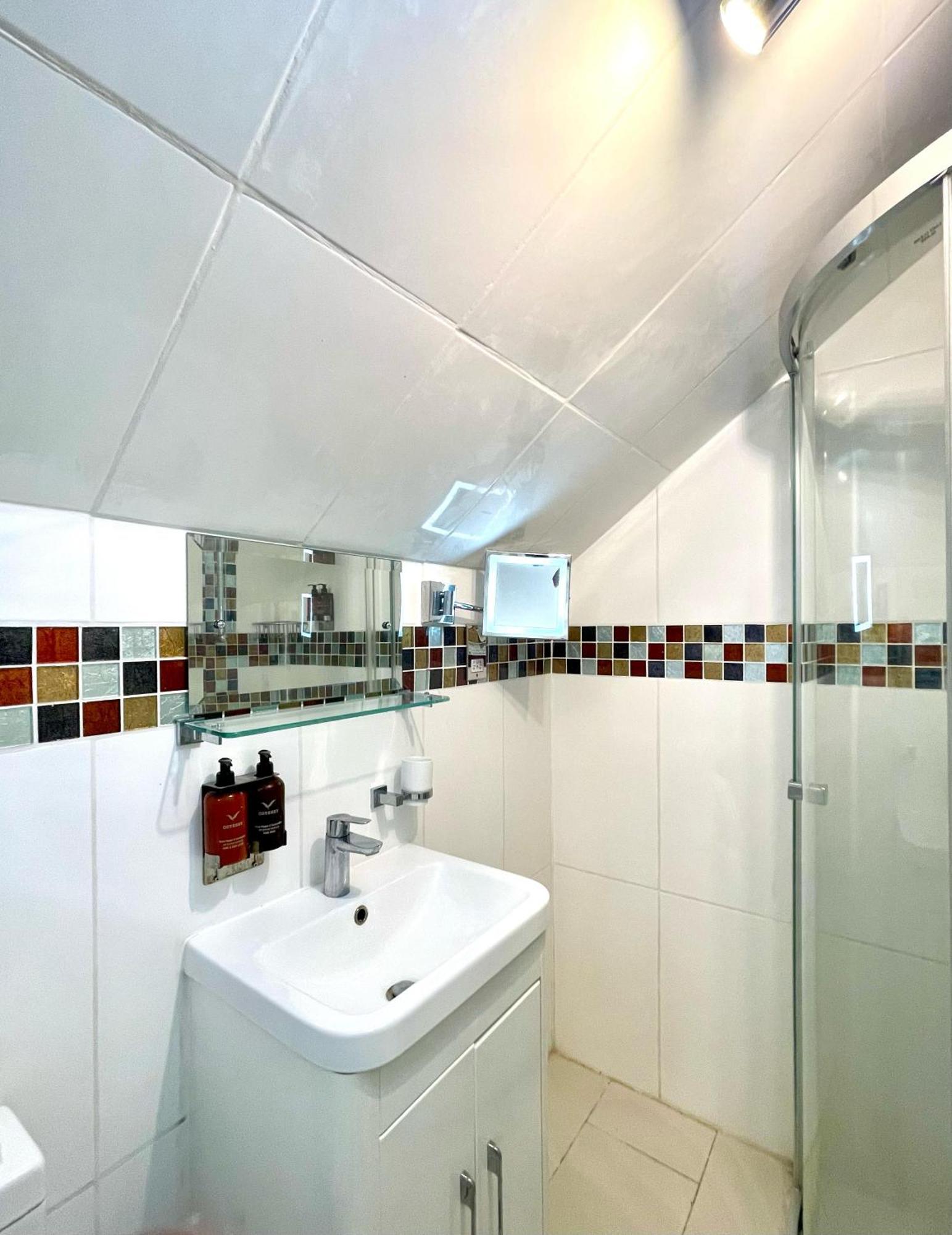 Crompton Guest House Hounslow Eksteriør bilde