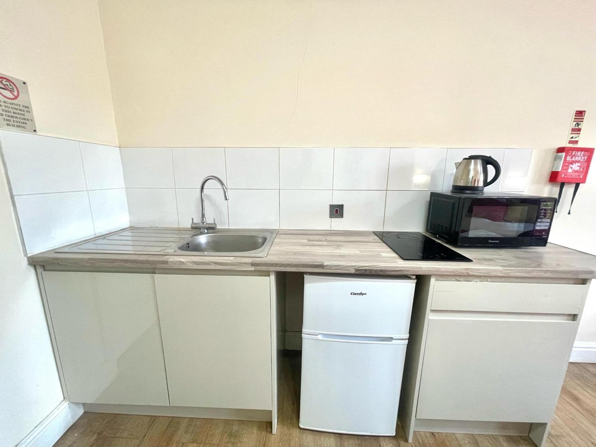 Crompton Guest House Hounslow Eksteriør bilde
