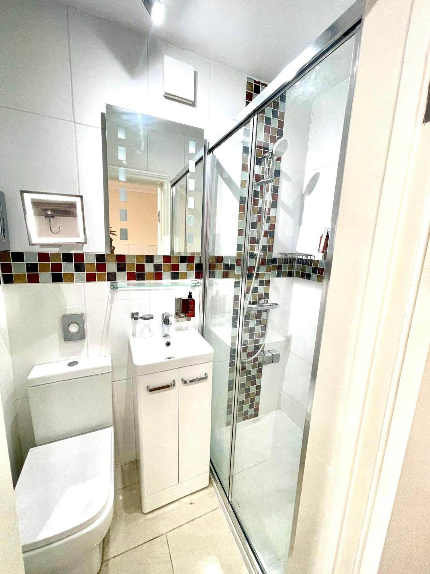 Crompton Guest House Hounslow Eksteriør bilde