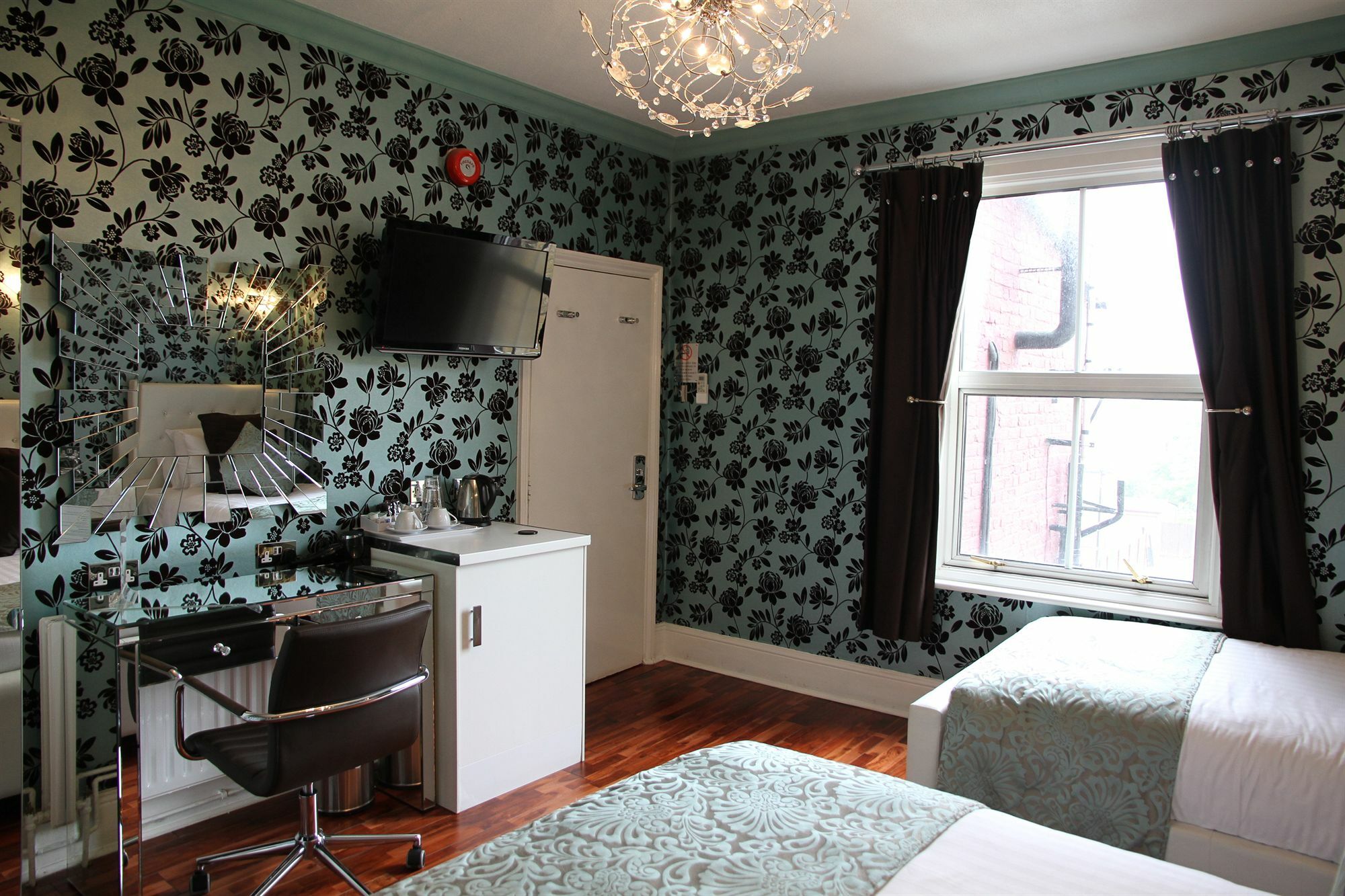Crompton Guest House Hounslow Eksteriør bilde