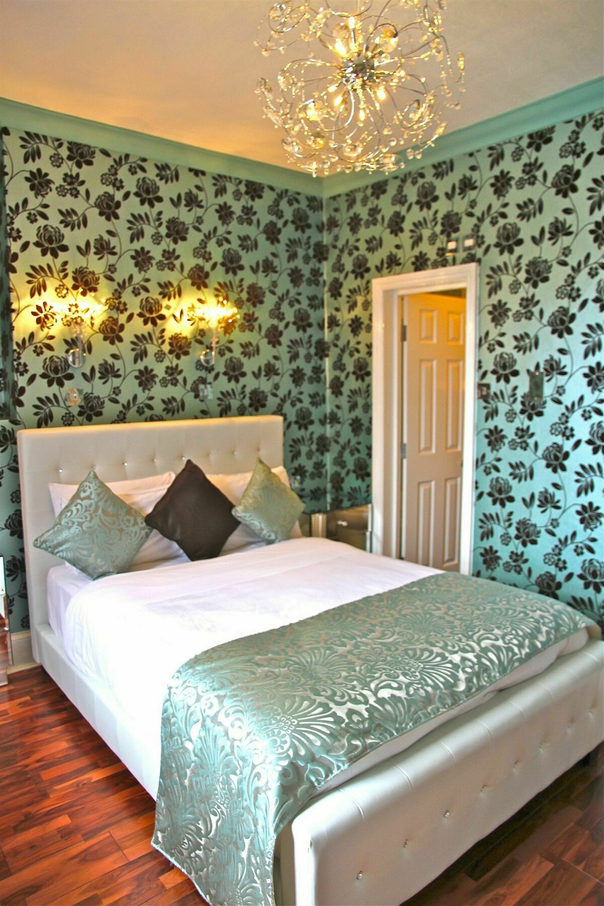 Crompton Guest House Hounslow Eksteriør bilde